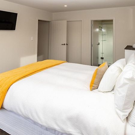 Poppa Pete's - Te Anau Holiday Home Bagian luar foto