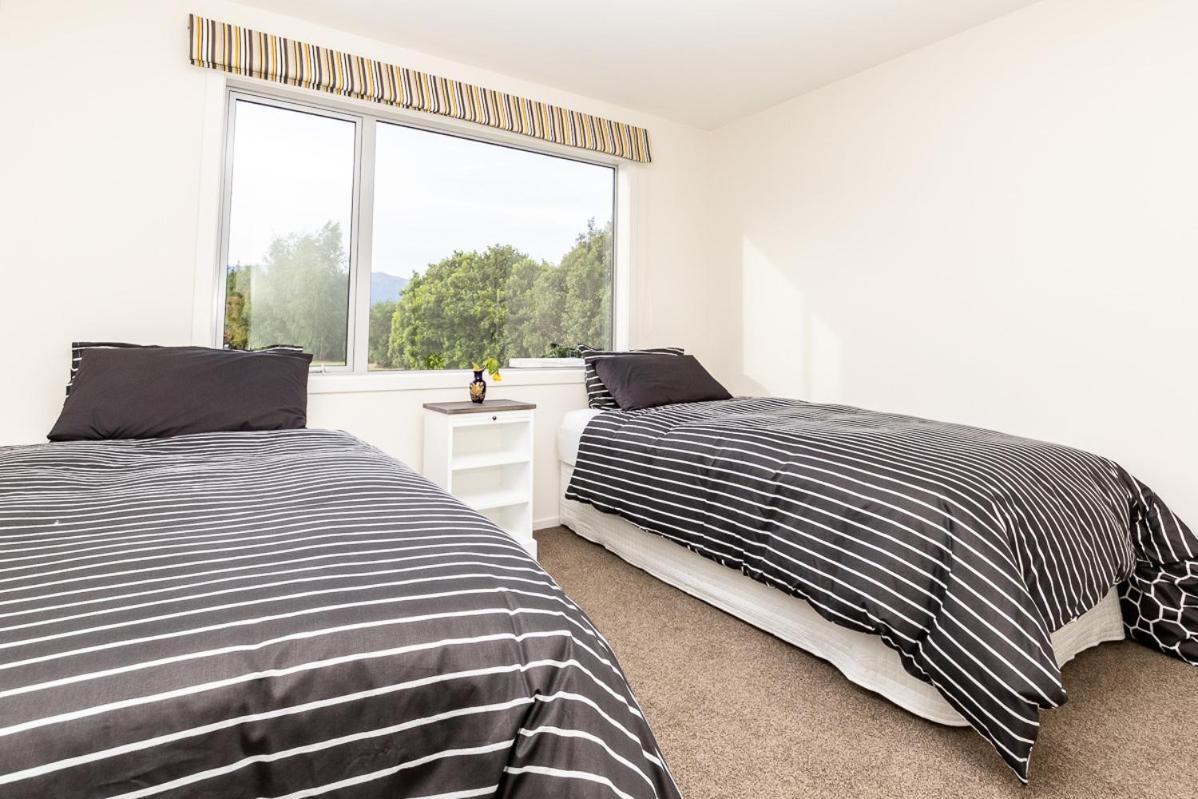 Poppa Pete's - Te Anau Holiday Home Bagian luar foto