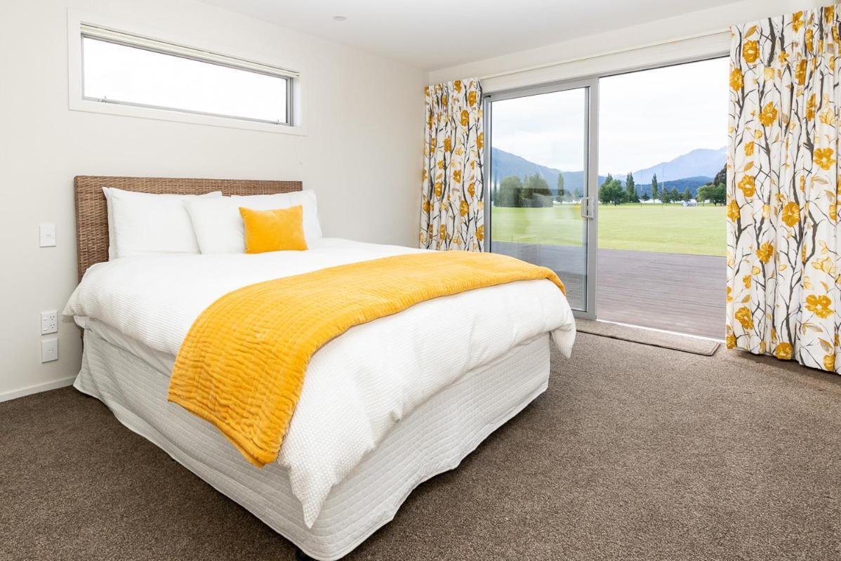 Poppa Pete's - Te Anau Holiday Home Bagian luar foto