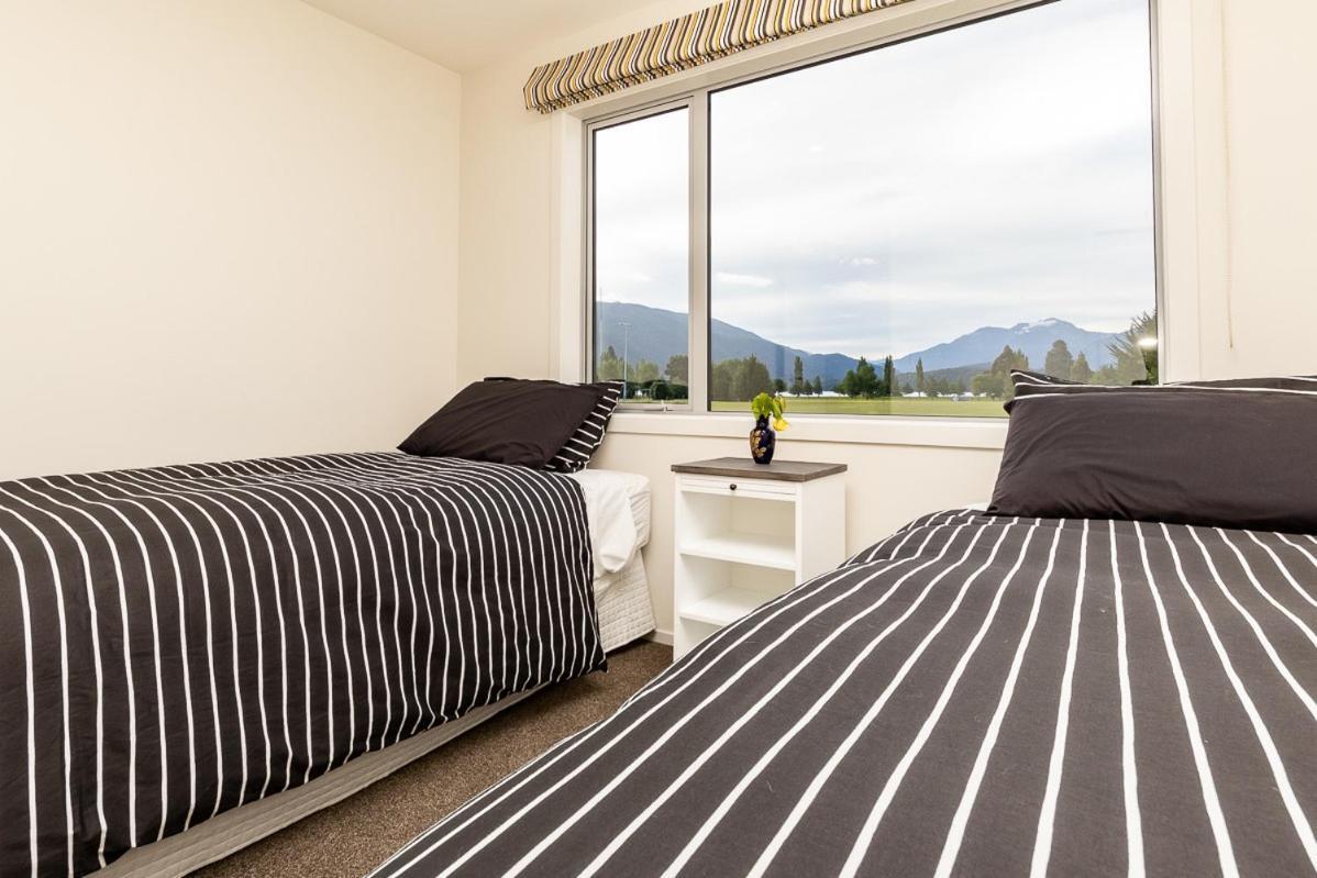 Poppa Pete's - Te Anau Holiday Home Bagian luar foto